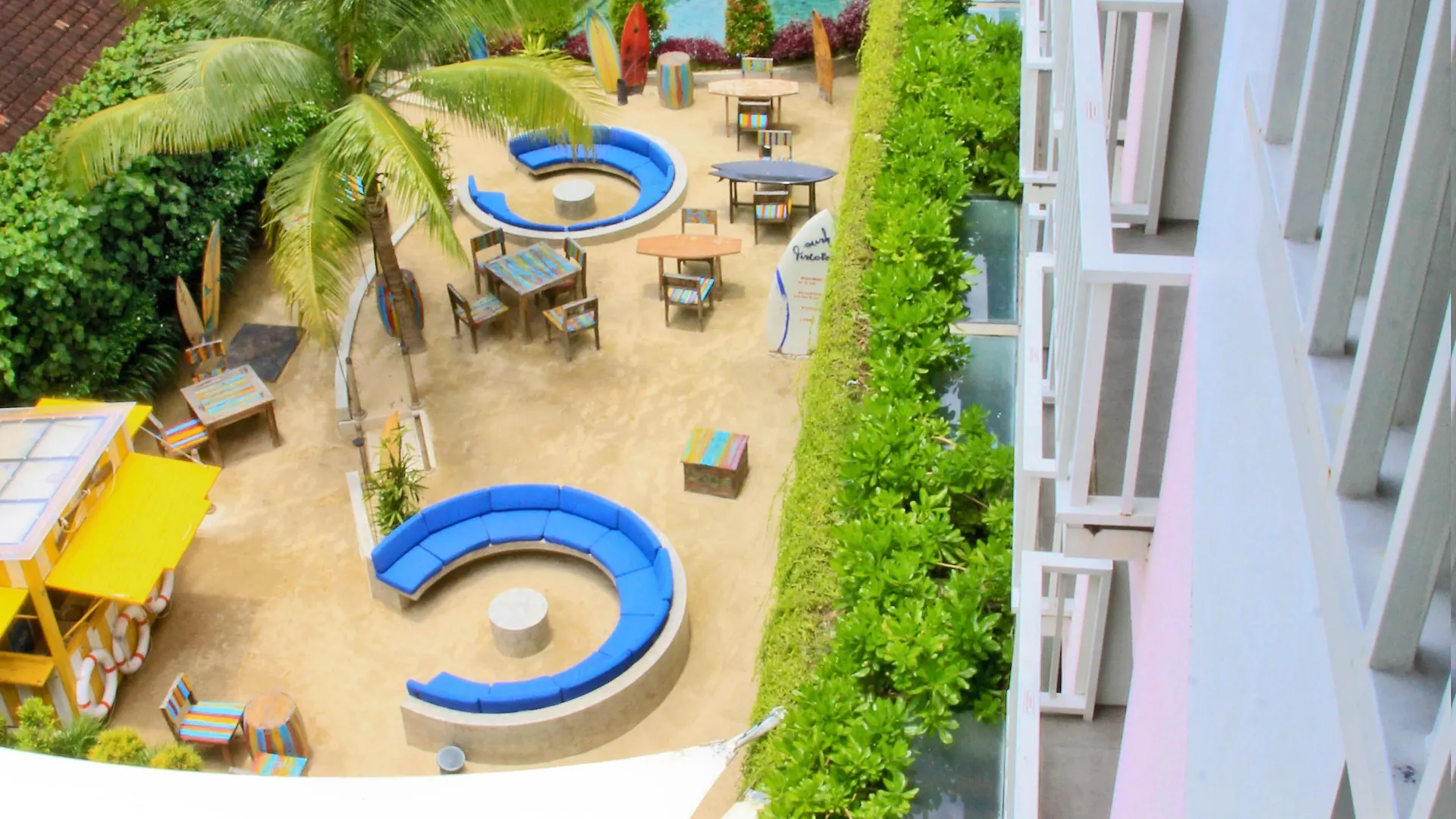 Bliss Surfer Hotel By Tritama Hospitality Legian 4*,