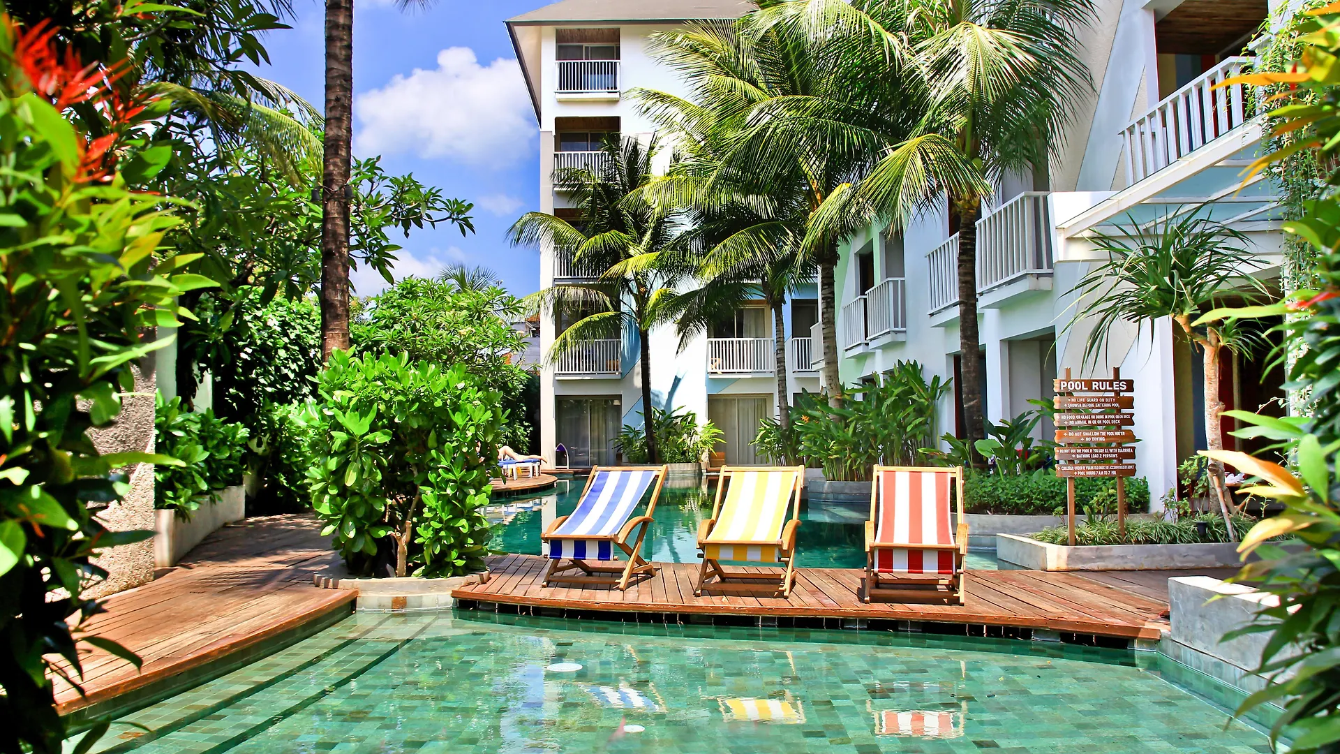 Bliss Surfer Hotel By Tritama Hospitality Legian 4*,
