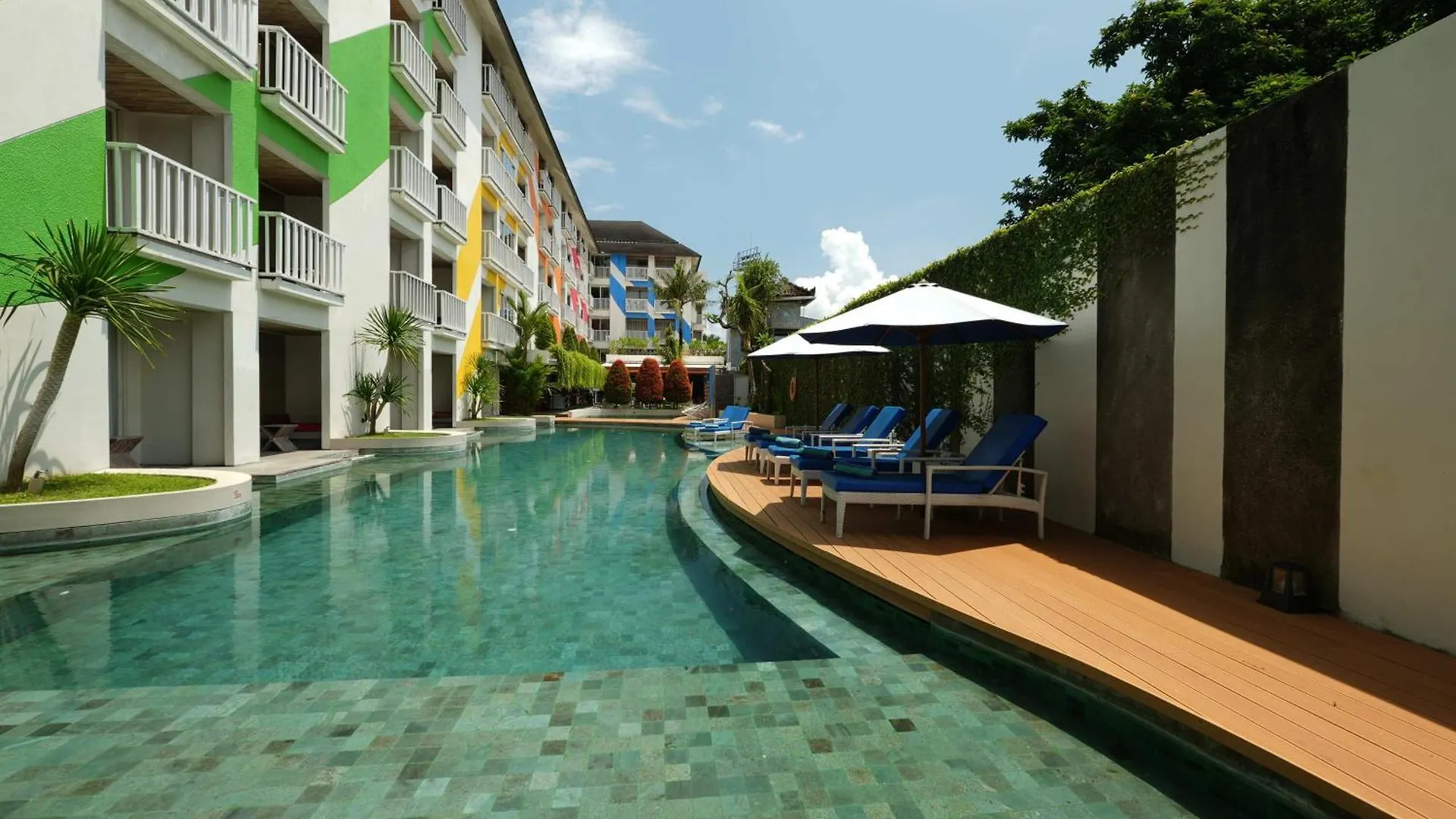 Bliss Surfer Hotel By Tritama Hospitality Legian 4*,